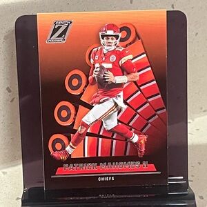 ⭐️🏈 Patrick Mahomes 2022 Panini Zenith Football Card #80 (B1)
